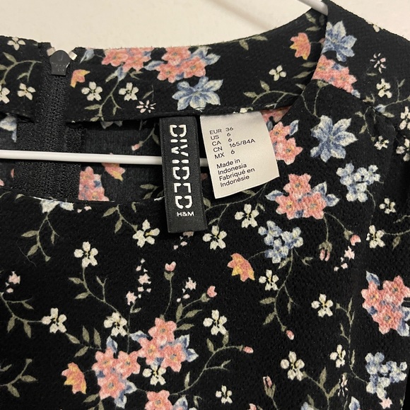 Full Sleeved Mini Floral Dress - Medium - Picture 3 of 3